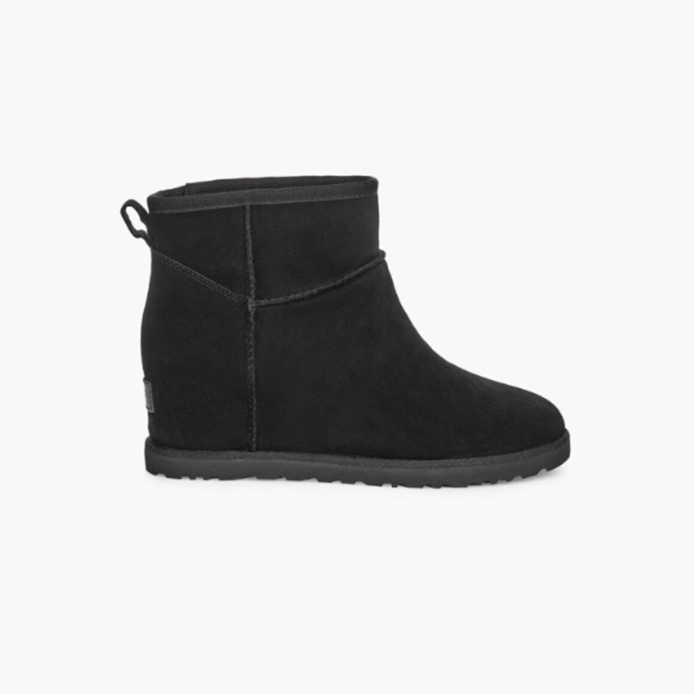 CLASSIC FEMME MINI WEDGE - UGG - BLK NIB Size 8
Hidden Wedge, Water Repellant
